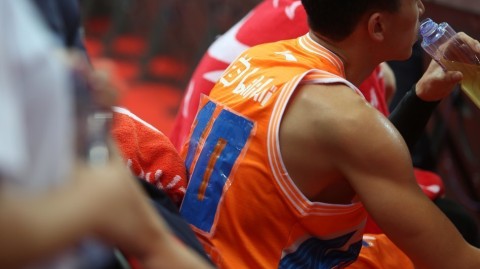 CBA趣闻夜上海临时球衣背后的连胜密码